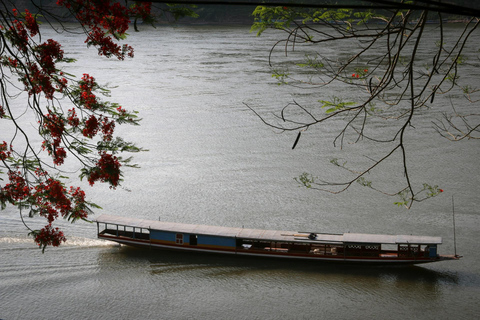 Chiang Rai: 3días 2noches Viaje en barco lento a Luang Prabang