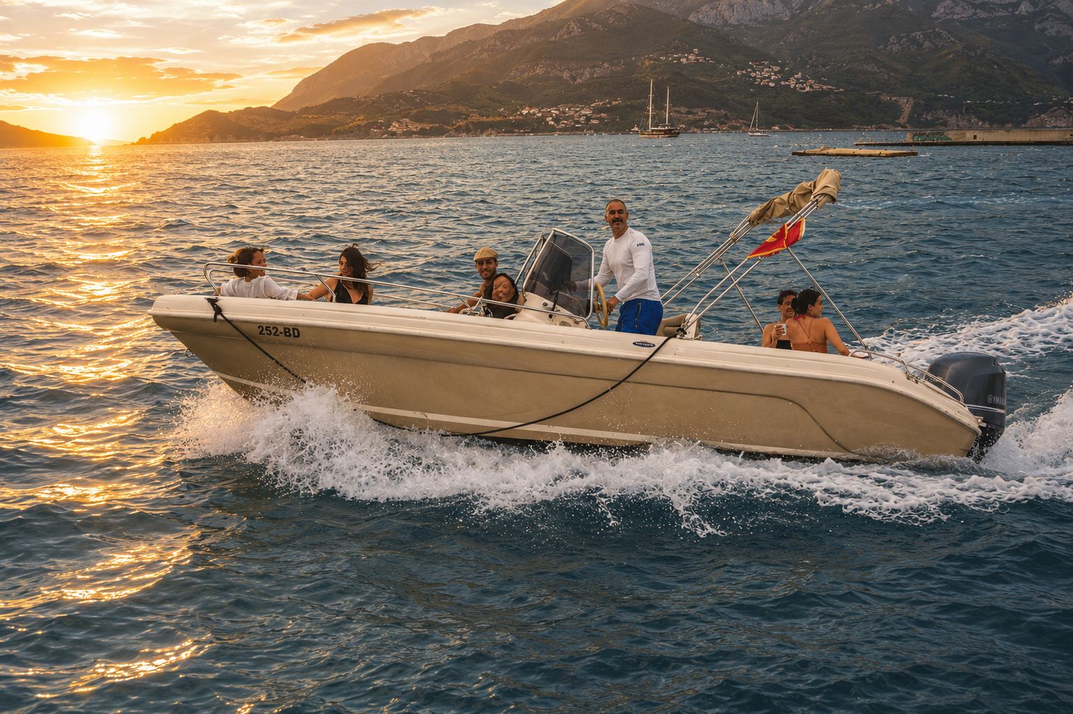 Schnellboot-Tour an der Budva Riviera (Gruppentour, 2 Stunden)