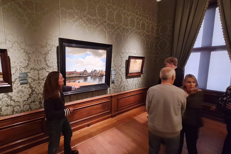 The Hague & Delft: Art, Royals & Delft Blue Private Day Tour Italian speaking guide.