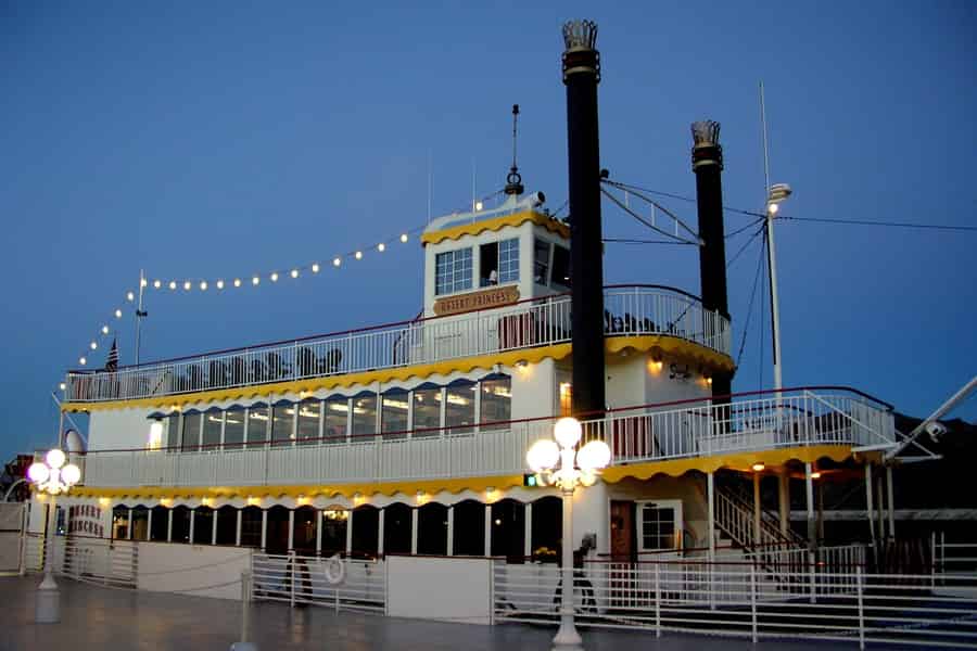 2-stündige Dinner-Bootsfahrt auf dem Lake Mead ab Las Vegas. Foto: GetYourGuide