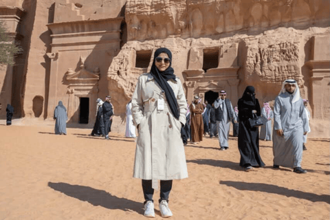 AlUla: Hegra & Elephant Rock Guided Family Experience