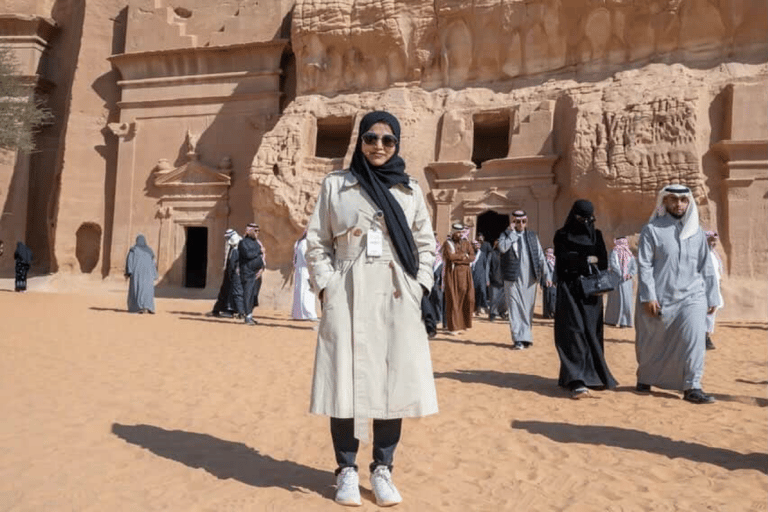 AlUla: Hegra & Elephant Rock Guided Family Experience