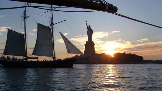 new york city crociera al tramonto su goletta adirondack