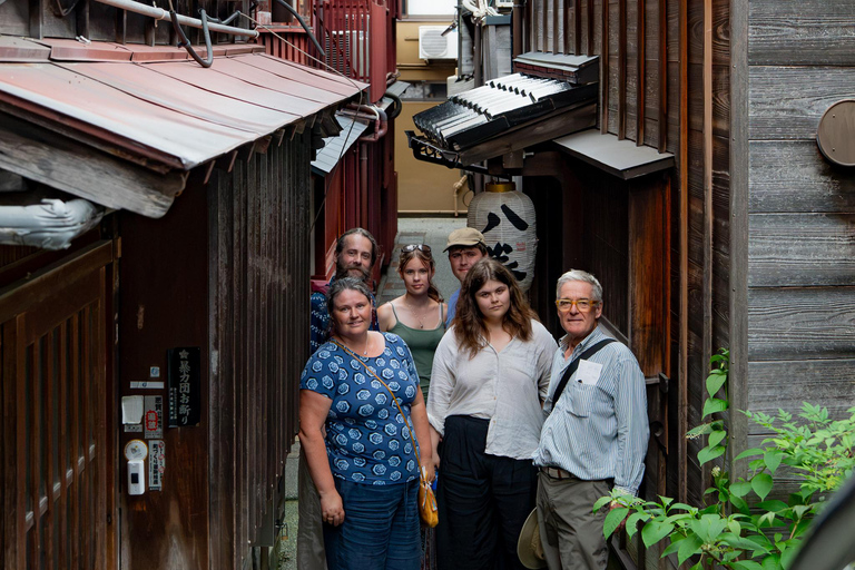 Kanazawa: Private 5 Must-Sees Walking Tour with DSLR Photos