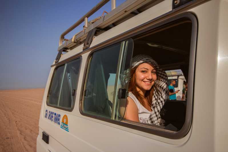Hurghada: 6-stündige Jeep-Wüstensafari, Abendessen und Show