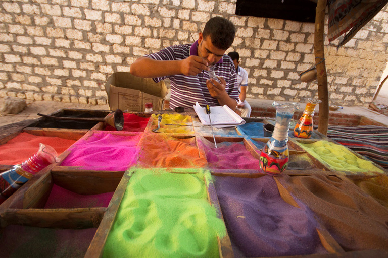 Hurghada : safari de 6 heures en jeep dans le désert, dîner et spectacleHurghada : safari de 6 h dans le désert, dîner et spectacle