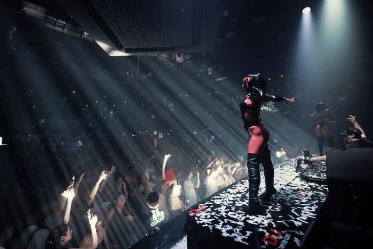 Tour della vita notturna di Phuket: avventura tra i bar e i club VIP di PatongTour della vita notturna di Phuket: tour dei bar e dei club con ingresso gratuito