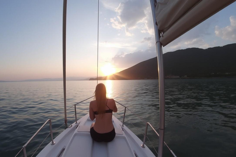 Batumi: Passeio marítimo com natação, snorkeling e banhos de sol