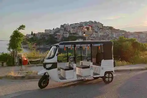 Kavala: Evening Snapshots Tour by Eco-Friendly Tuk-Tuk