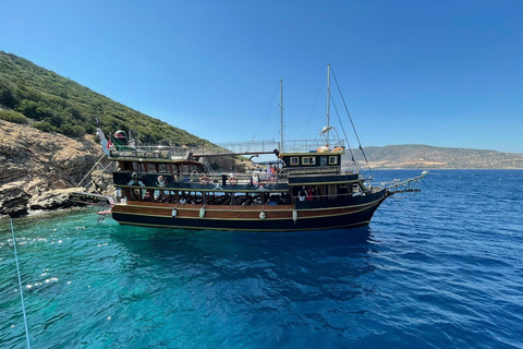 Bodrum: Pirate Boat Experience with Lunch Bodrum Pırate Boat Without Hotel Transfer