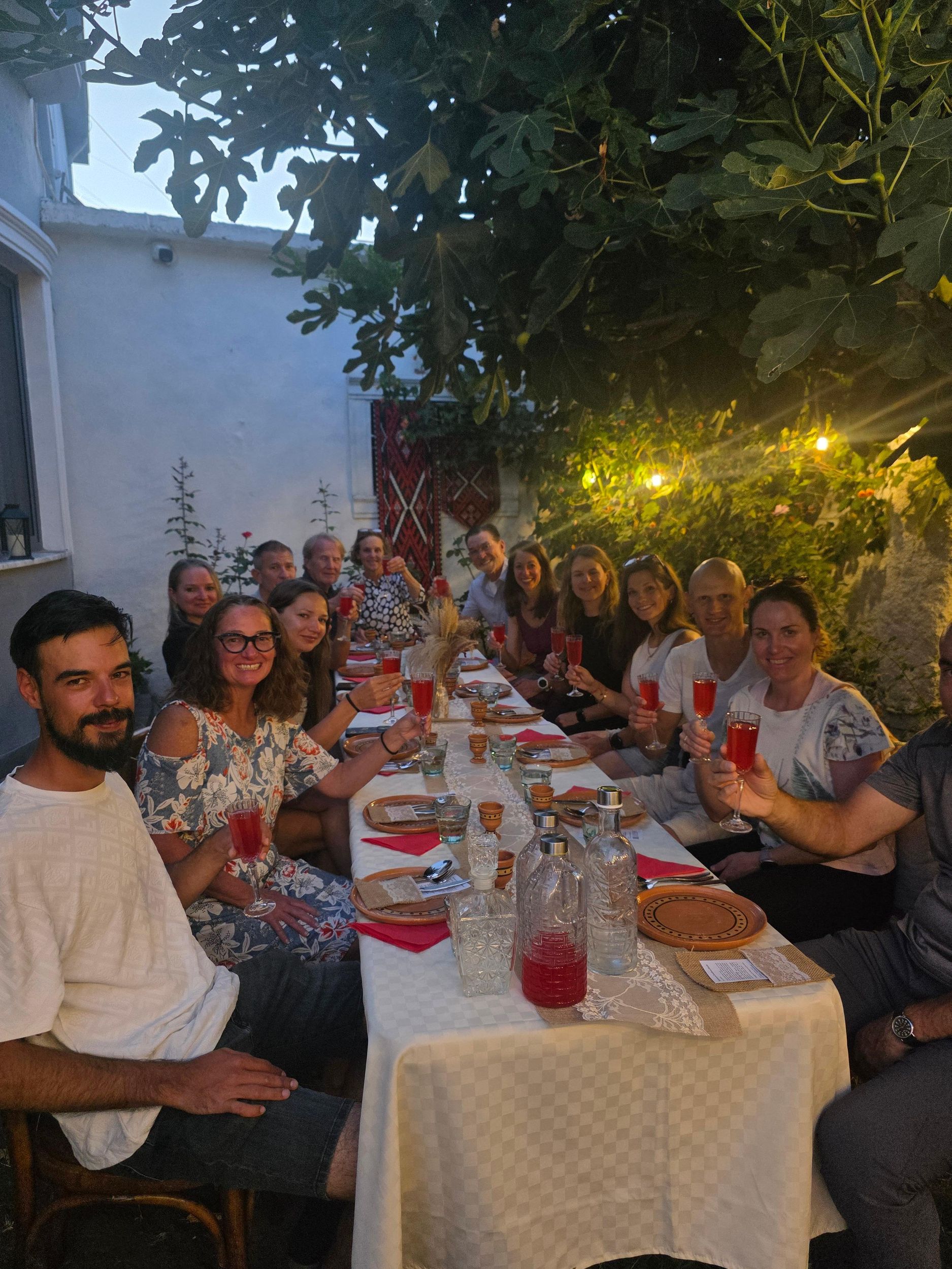 Traditionelle Foodtour, Abendessen in einem lokalen Garten (Essen wie die Einheimischen)