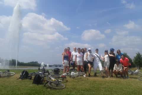 Hampton Court Palace: River Thames Bike Tour