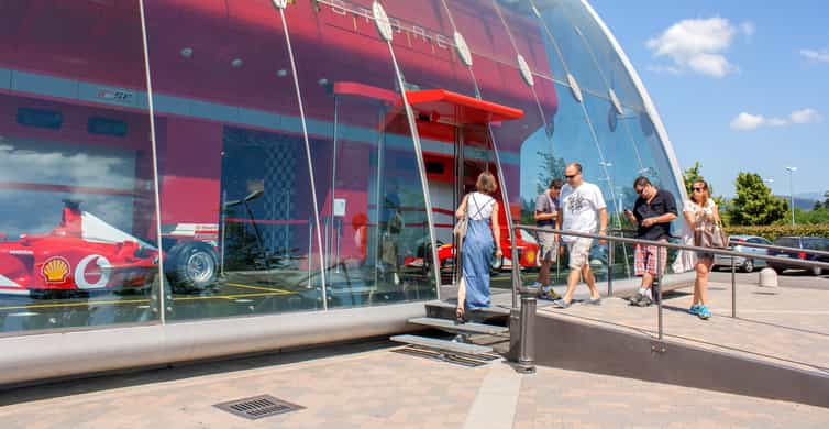 Milan: Serravalle Designer Outlet Roundtrip Bus Transfer photo 10