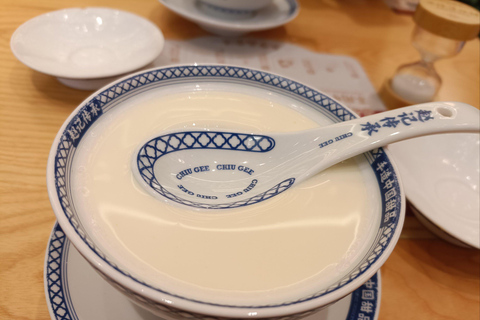 Guangzhou: Food Tour - Eat Like Local + Rice Roll Workshop