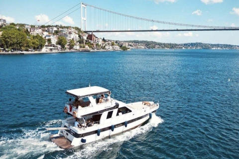 Istanbul : Croisière en yacht de luxe sur le Bosphore avec vin et collations