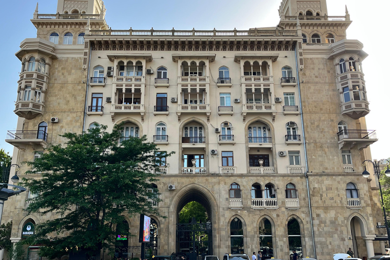 Baku: Downtown Walking Tour with Local Guide Private Tour with Local Guide