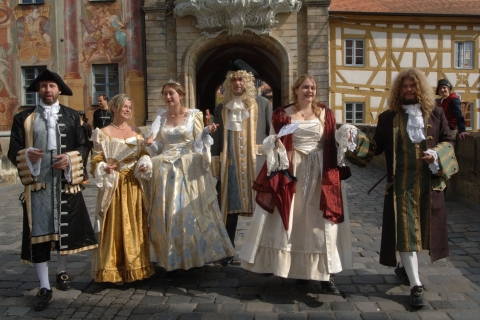 Bamberg: 1-godzinna teatralna wycieczka humorystyczna z przewodnikiem w kostiumachBamberg: 1-godzinna barokowa wycieczka z przewodnikiem w kostiumach