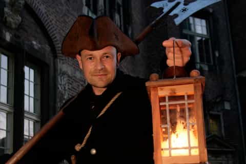 Bremen: Walking Tour in German with Night Guard