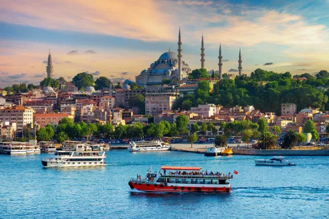 Istambul: Cruzeiro turístico pelo Estreito de Bósforo com guia de áudio