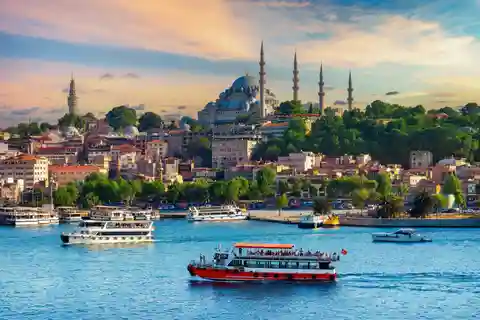 Istambul: Cruzeiro turístico pelo Estreito de Bósforo com guia de áudio