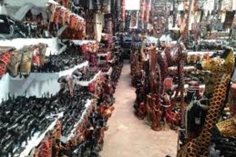 Nairobi: Souvenir Shopping and Historical Half-Day Tour