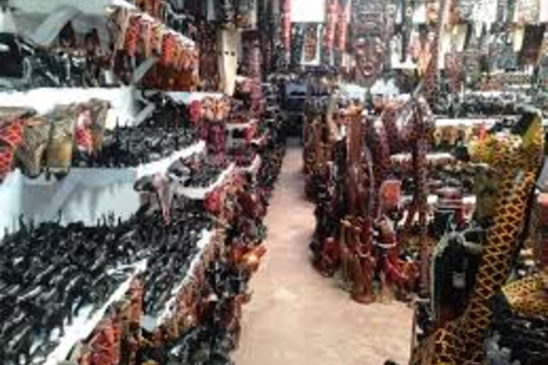 Nairobi: Souvenir Shopping and Historical Half-Day Tour