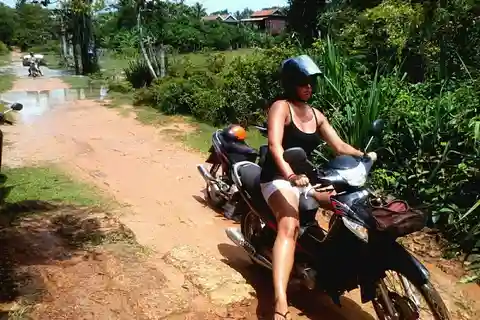 Siem Reap: Excursão de 3 horas em mota pelos Caminhos Antigos