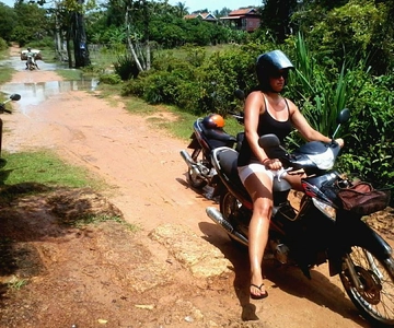 Siem Reap: 3-Hour Ancient Trails Motorbike Tour