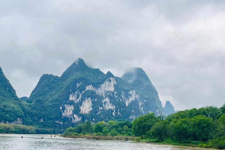 Guilin: Li River Cruise to Yangshuo with Hotel Pickup Li River 5-Star Cruise Upper Deck with Hotel Pickup