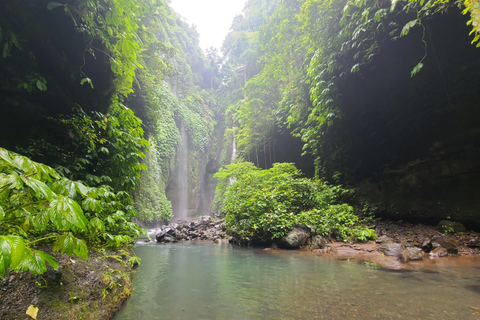 Bali Hidden Trekking, Wasserrutsche, Sekumpul, &amp; Fiji WasserfallAbholung vom Hotel und Rücktransfer zum Hotel inbegriffen