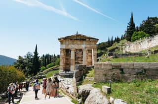 Atenas: tour guiado a la mitología de Delfos, su museo y Arájova
