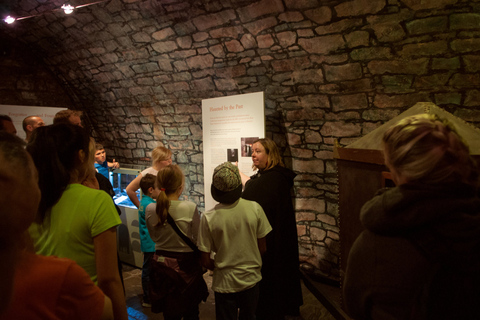 Edinburgh: Ghostly Underground Vaults Small-Group Tour