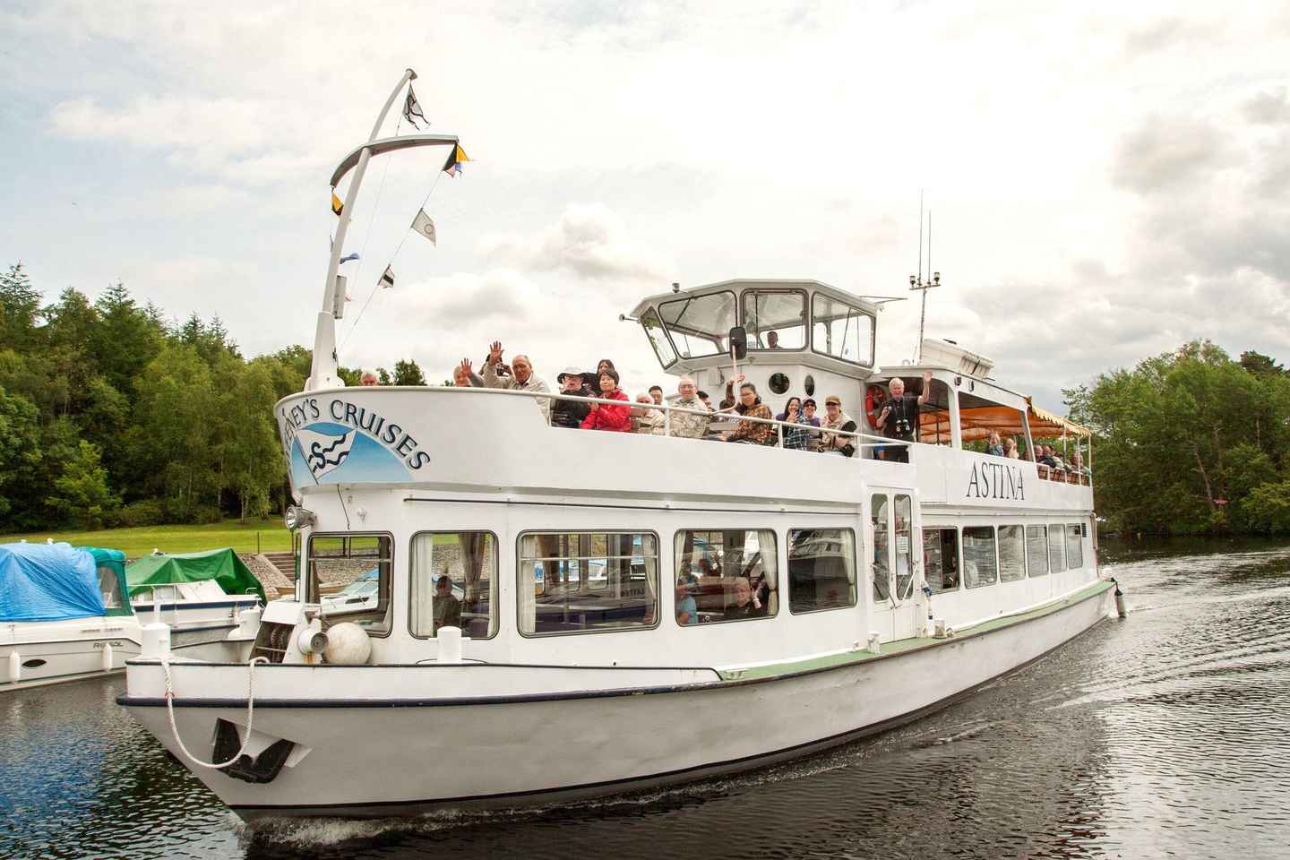 Loch Lomond, Highlands & Stirling Castle Tour from Edinburgh