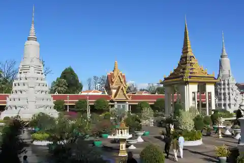 Tour particular em Phnom Penh: Palácio Real, Pagode de Prata, S-21