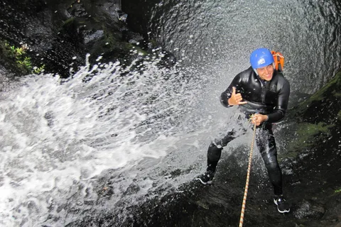 Auckland Canyoning Yağmur Ormanı Macerası