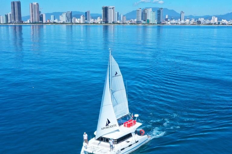 Da Nang: Discover Son Tra Bay on Luxury Sailing Catamaran 2-Hour Luxury Catamaran Scenic Cruise with Drink & Transfer