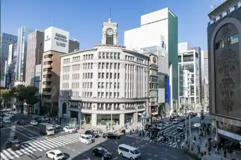 Tokyo: Ginza Second-Hand Luxury Shop & Shiseido Museum Tour