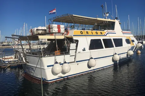 Depuis Pula : croisière au coucher de soleil et dauphins