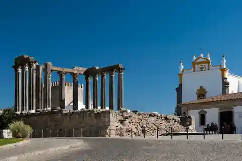 From Lisbon: Small-Group Day Tour to Évora and Arroiolos