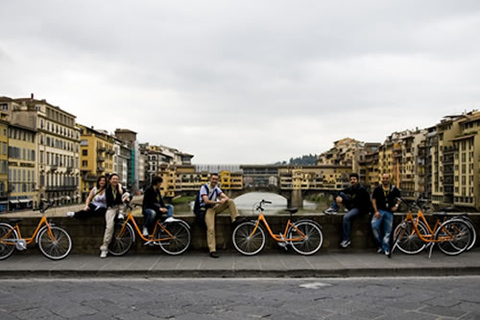 Florence : visite guidée audioguide de 2,5 heures à vélo, conduite par le personnel accompagnant.Visite à vélo de 2 heures en anglais