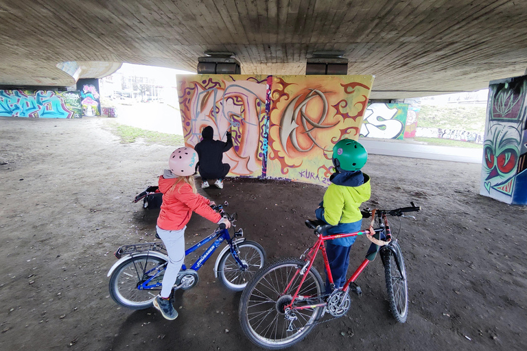 Gdańsk: Wrzeszcz and Shipyard District Private Bike Tour Golden Hour Ride – Gdańsk on evening mood Photo Stops