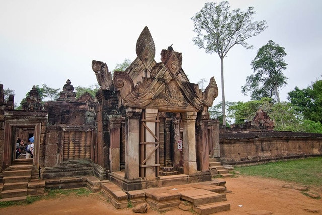 Siem Reap: Banteay Srey and Beng Mealea Temples Tour