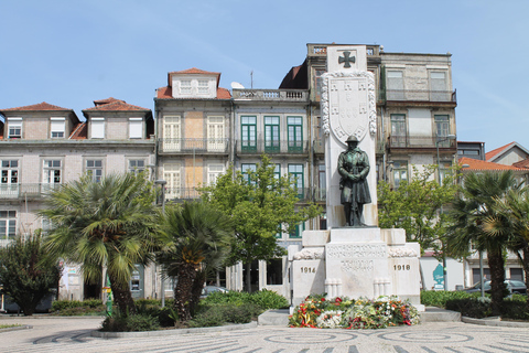 Tour de la ciudad descubre el centro de Oporto en alemán (máximo 12 pax)