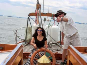 New York: Champagner-Brunch-Segeltörn auf Schoner Shearwater New York: Champagner-Brunch-Segeltörn auf Schoner Shearwater