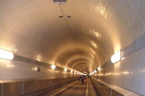 St-Michel, tunnel sous l’Elbe et port : visite guidée
