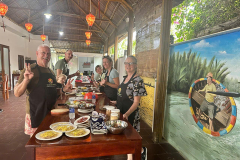 Tour del mercato, giro in barca a cesto e lezione di cucina con HangcoconutCompletamente funzionante