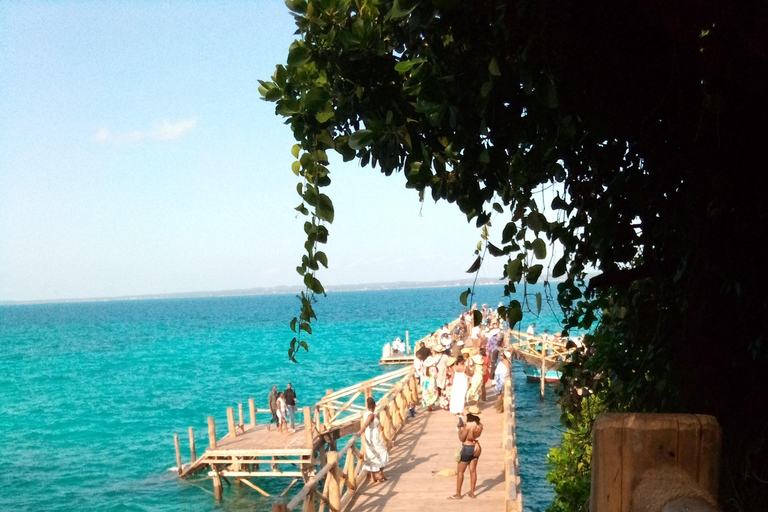 Zanzibar: tour guidato dell'isola prigione con guida localeZanzibar: tour guidato dell'isola prigione con una guida locale