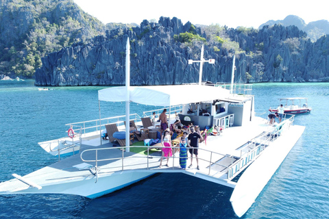 Coron Lujoso Trimarán Privado /Almuerzo Gourmet y Snorkel