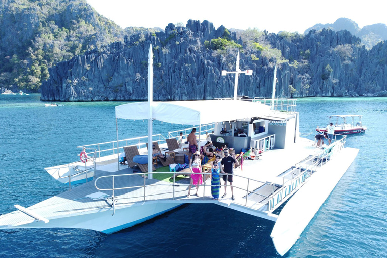 Trimarã privativo de luxo em Coron / Almoço gourmet e mergulho com snorkel