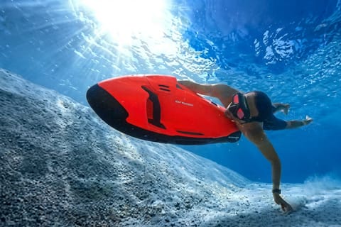 ボラカイ島でシーボブ（水中スクーター）をご利用いただけます
